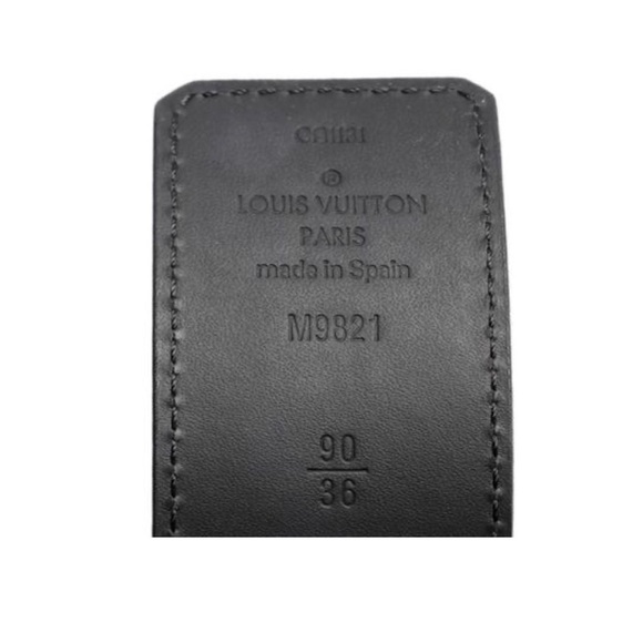 Louis Vuitton Black Leather and Monogram
Canvas Reversable Initials Belt. - Picture 6 of 7